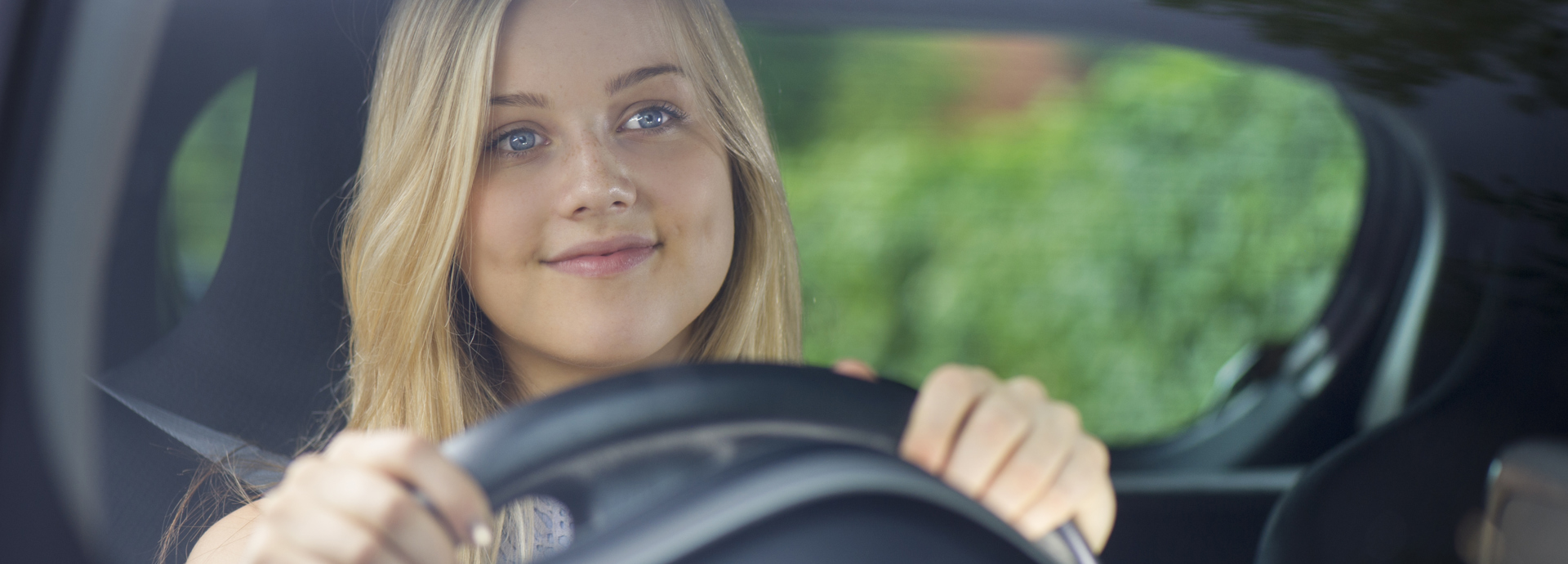 młodzi kierowcy płacą wyższe składki ze względu na brak doświadczenia drogie i konieczne dla początkującego kierowcy